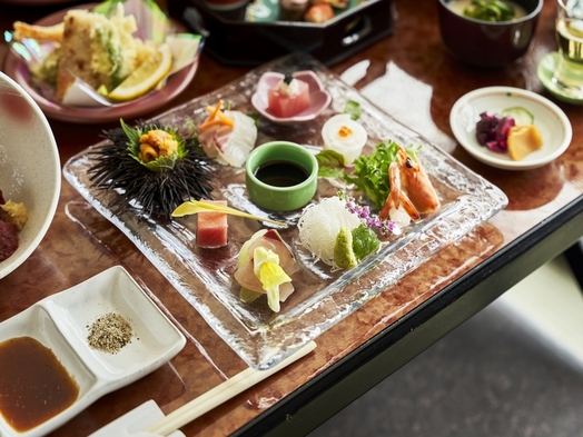 【楽天月末セール】 【広間席】食の極会席　優雅なご夕食【夕朝食付き】